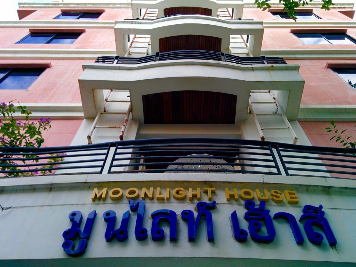 Moonlight House Hotel Nakhonratchasima Buitenkant foto